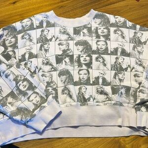 Taylor Swift Eras Tour Lavender Haze Sweatshirt Medium